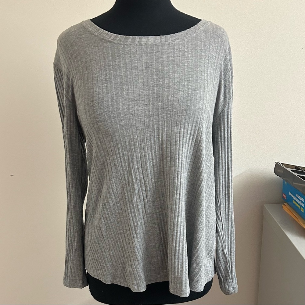 Masai medium gray pullover long sleeve
Size M